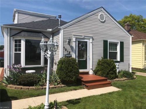 1216 Dartmoor Ave, Cleveland OH  44131-2610 exterior