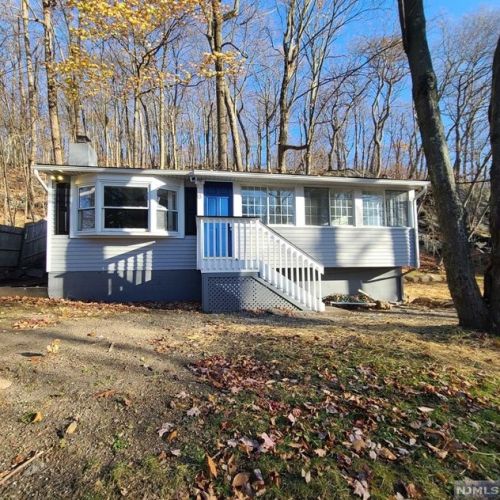 8 Cliffside Ter, Wantage, NJ 07461-4807