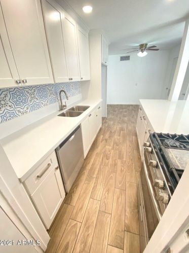 6019 33rd Ave, Phoenix AZ 85051-1201 exterior