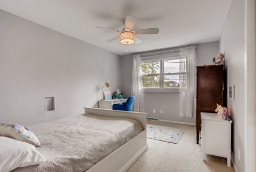 366 Commonwealth Ln, Elmhurst IL 60126-4918 exterior