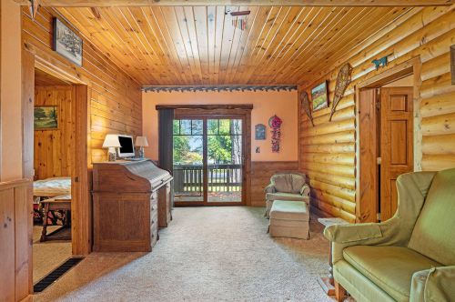 224 Elizabeth St, Sylvan Beach MI 49461-1311 exterior