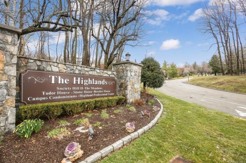 58 Campus Rd, Peekskill NY 10566-2554 exterior