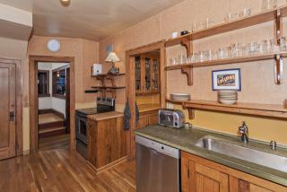 2940 Washington Blvd, Cleveland OH  44118-2450 exterior