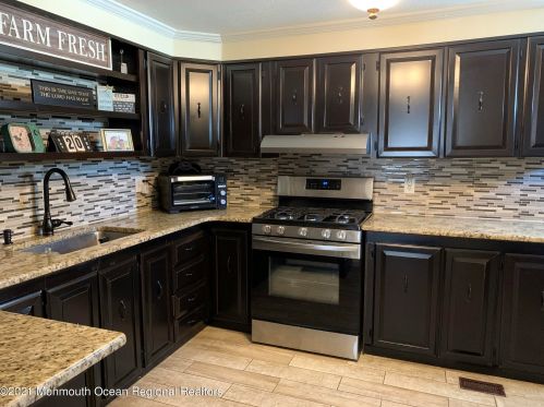 17 Southwind Cir, Jackson Twp NJ 08527-2822 exterior