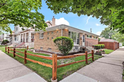 7437 Grace St, Chicago, IL 60634-3303