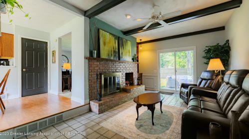 4070 Driftwood Dr, Dewitt, MI 48820-9226