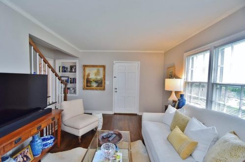 232 Kinsey Ct, Atlanta, GA 30305-4404