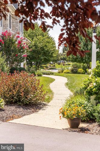 2938 Hearthside Ln, Lancaster PA 17601-1457 exterior