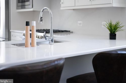 10314 Grosvenor Pl, Rockville MD 20852 exterior