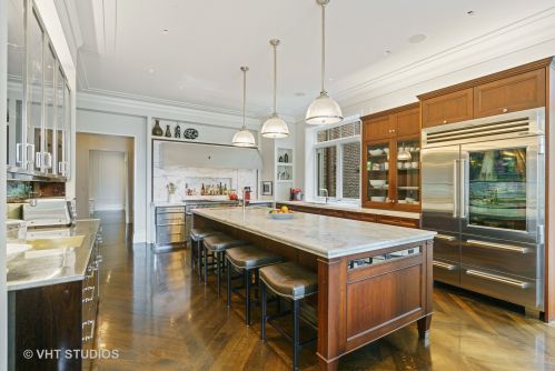 1449 Astor St, Chicago IL 60610-1608 exterior