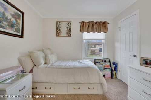 24 Sherwood Ln, Old Bridge NJ 08857-1635 exterior