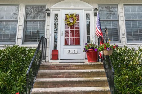 211 Atlantic Ave, Point Pleasant Beach, NJ 08742-3306