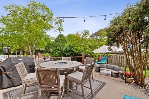 2252 Joyce Ln, Naperville IL 60564-4392 exterior