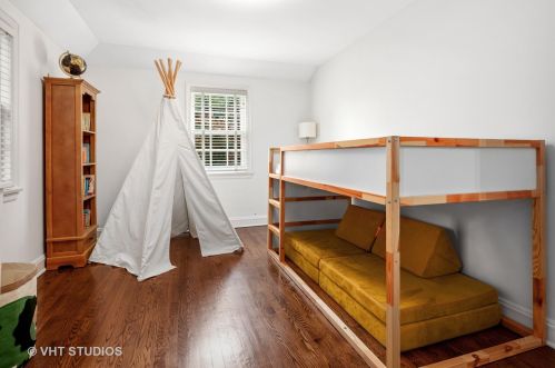 5656 Kenneth Ave, Chicago IL  60646-5906 exterior