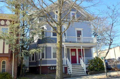 108 Butler Ave, Providence, RI 02906-5105