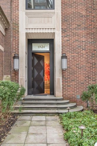 1524 Astor St, Chicago, IL 60610-2057