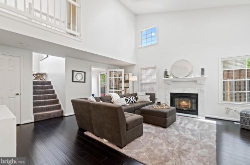 7525 Cross Gate Ln, Alexandria, VA 22315-4621