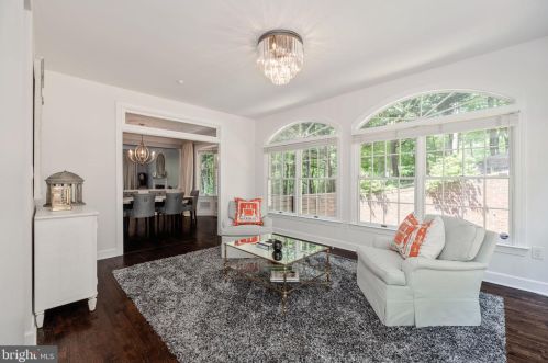 1941 Valleywood Rd, Mc Lean VA  22101-4931 exterior