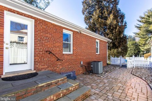 1841 Birch Rd, Mc Lean VA 22101-5317 exterior