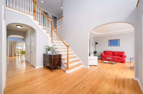 328 Maple Ave, Elmhurst, IL 60126-2333