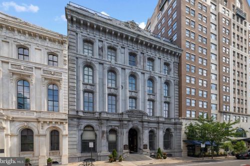 421 Chestnut St, Philadelphia PA 19106-2425 exterior