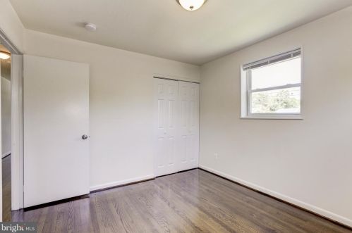 4706 Creek Shore Dr, Rockville MD  20852-2407 exterior