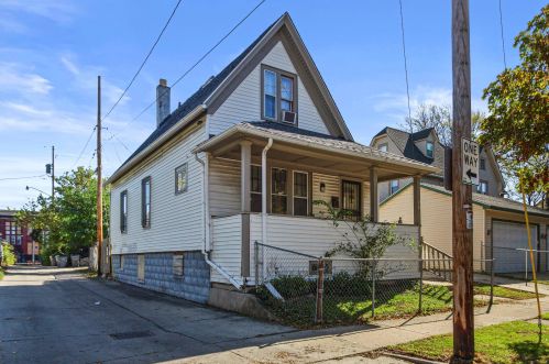 1314 22 St, Milwaukee WI 53215-4404 exterior