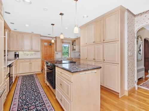 77 Montrose St, Newton MA 02458-2718 exterior