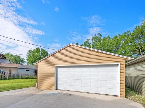 318 Un Pl, Manitowoc WI 54220-3753 exterior