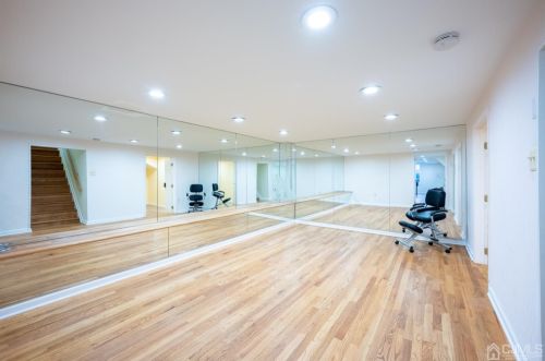 55 Oliver Ave, Edison NJ 08820-3122 exterior