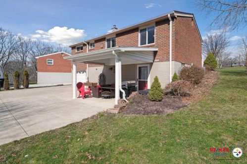 283 Longleaf Dr, Moon Twp PA  15108-3135 exterior