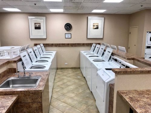 3660 Lake Shore Dr, Chicago IL  60613-5300 exterior