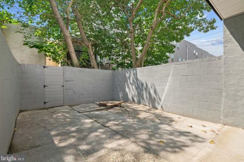 2430 Federal St, Philadelphia PA 19146-3914 exterior