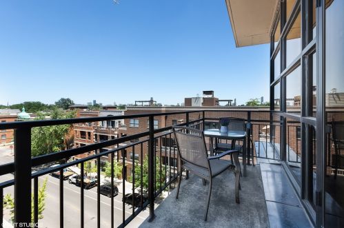 4020 Damen Ave, Chicago IL  60618-3078 exterior