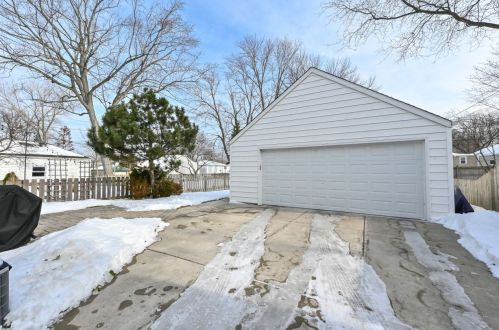 4634 Idlewild Ave, Milwaukee WI 53211-1039 exterior