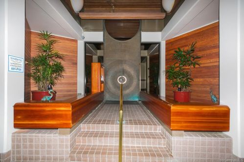 1221 Victoria St, Honolulu HI  96814-1430 exterior