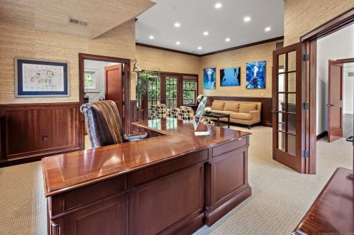 19 Pequot Trl, Westport CT 06880-2929 exterior