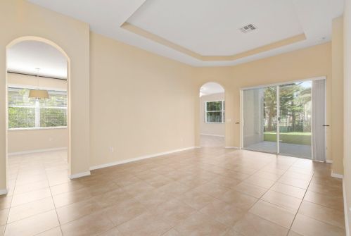 10084 Stonegate Dr, Fort Pierce FL 34987-2423 exterior