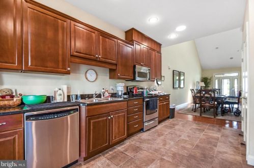 164 High Pointe Dr, Hummelstown PA  17036-8104 exterior