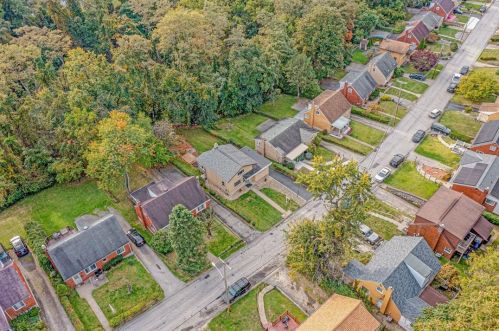 213 Dorothy Dr, Pittsburgh PA 15235-1829 exterior