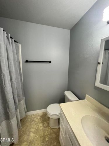 636 Holly Ave, Oxnard CA  93036-1931 exterior