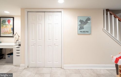 2342 Carpenter St, Philadelphia PA 19146-2418 exterior