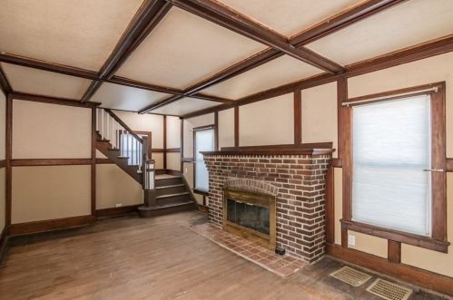 152 Lk Dr, Springfield MA 01151-1843 exterior