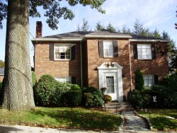 81 Montrose St, Newton, MA 02458-2726