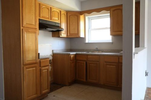 3217 Gunther Ave, Bronx NY 10466-2037 exterior