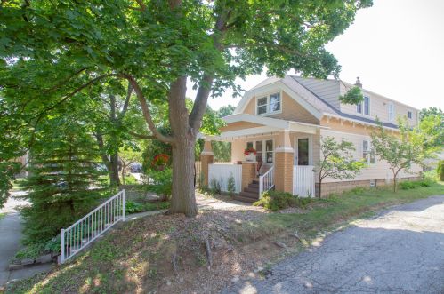 6805 68th St, Milwaukee, WI 53213-5715