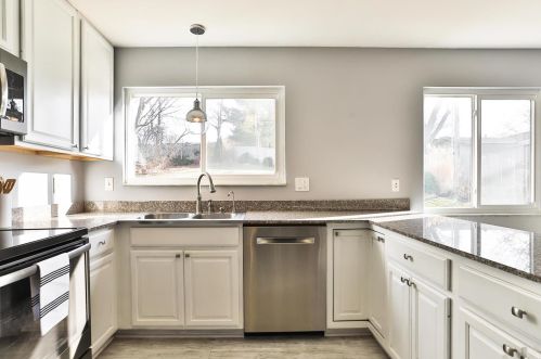 1108 Fernview Dr, Saint Louis MO 63141-6141 exterior