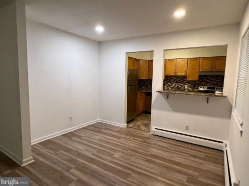 211 Garnet Dr, Burlington NJ 08016-4713 exterior