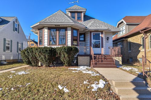 3421 11th St, Milwaukee, WI 53206-2833