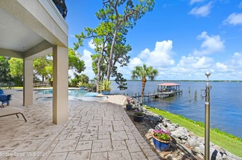 2255 Tropical Trl, Merritt Island FL 32952-4102 exterior